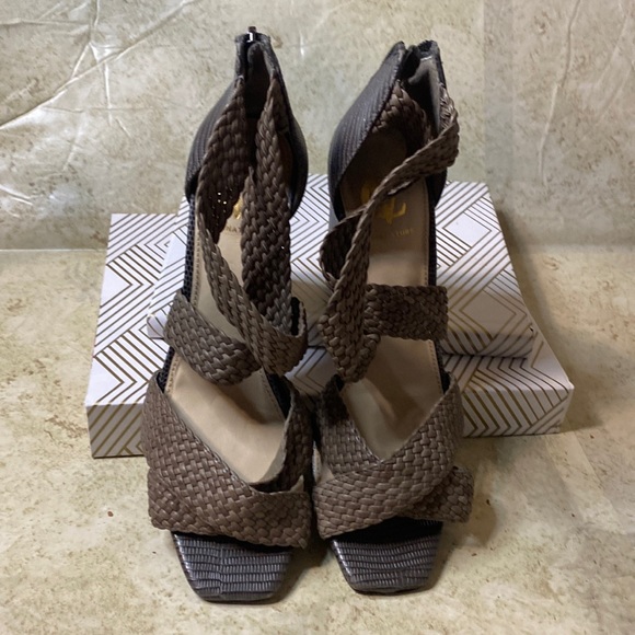 Vince Camuto signature sandals size 9 - Picture 1 of 7